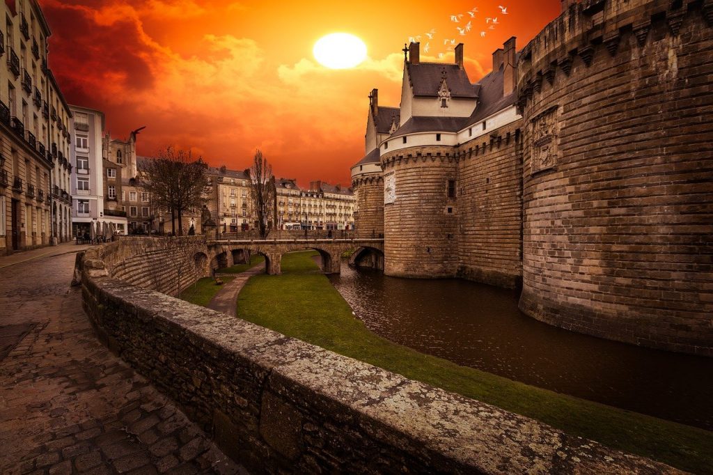 chateau-de-nantes-au-coucher-du-soleil